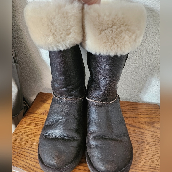 UGG Classic Tall Boots in Chocolate Brown. Light fur inside - Picture 9 of 12